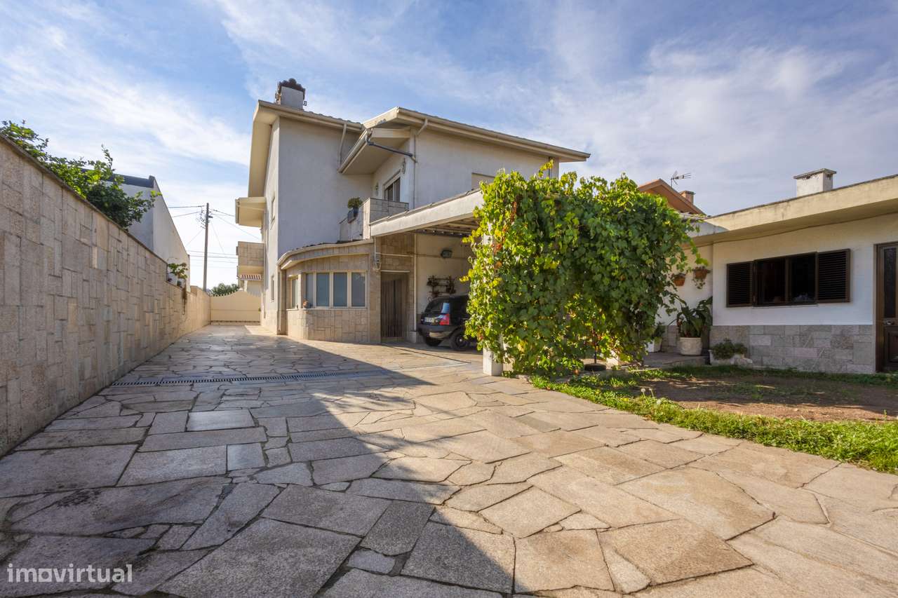 Moradia individual T5 +2 na Trofa ( Possibilidade Bi-familiar) - Grande imagem: 5/42