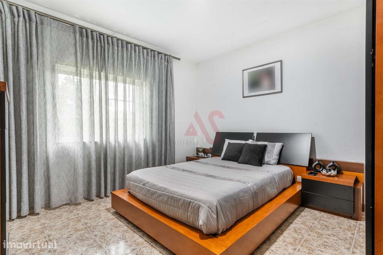 Moradia T3+3 com Duas Habitações Independentes – Excelente Oportunidad-22
