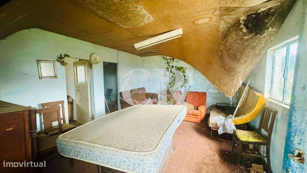 Moradia de 2 Pisos para renovar com terreno em Graça - Pedrogão Grande - Grande imagem: 4/17