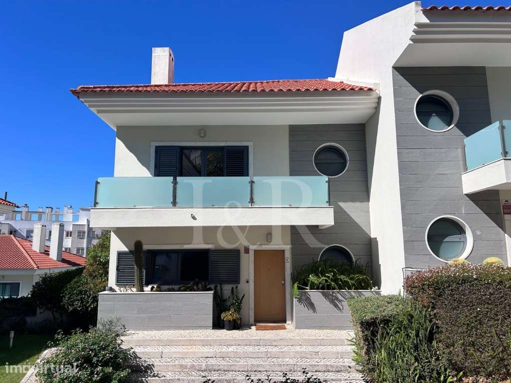 Moradia T3 renovada em condomínio com piscina no Estoril-48