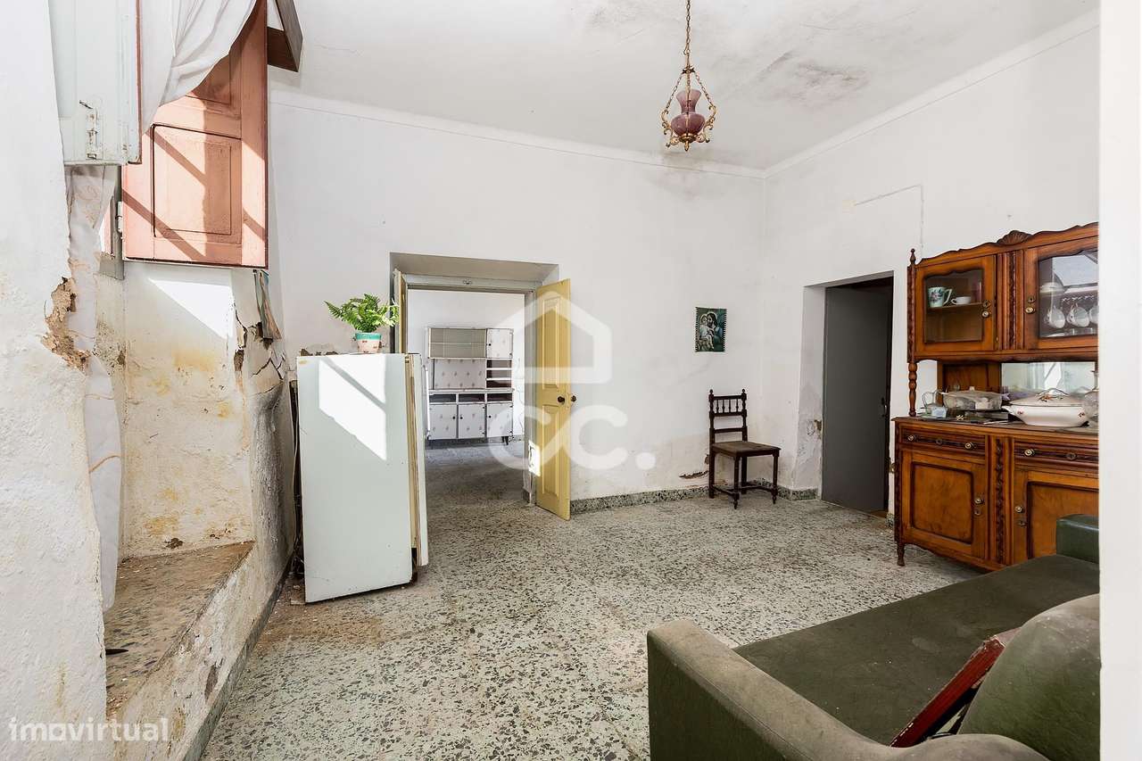 Moradia térrea c/ 311 m² de construção em lote de 1124 m² | Vila de Fr-12