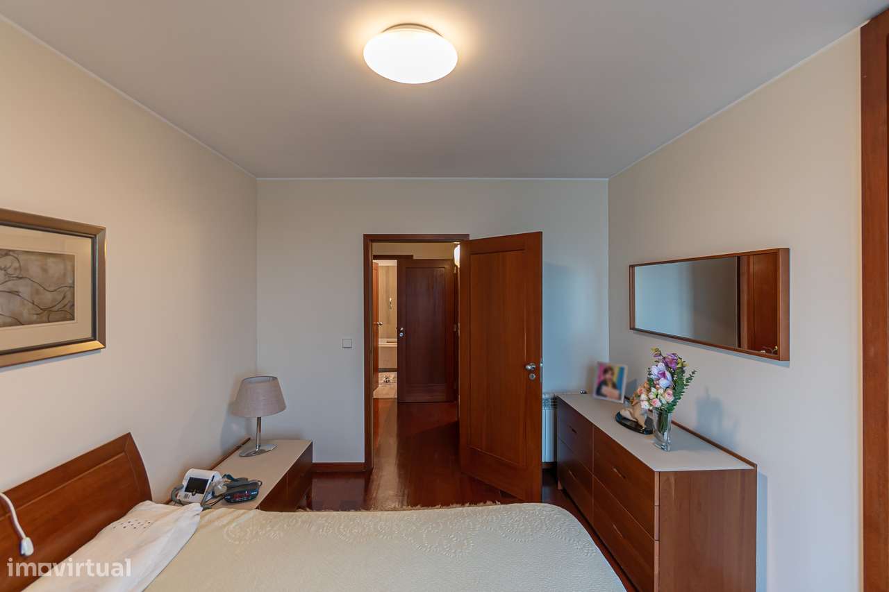 T2 no Último Piso | Condomínio Privado com Piscina | Vista Mar-15