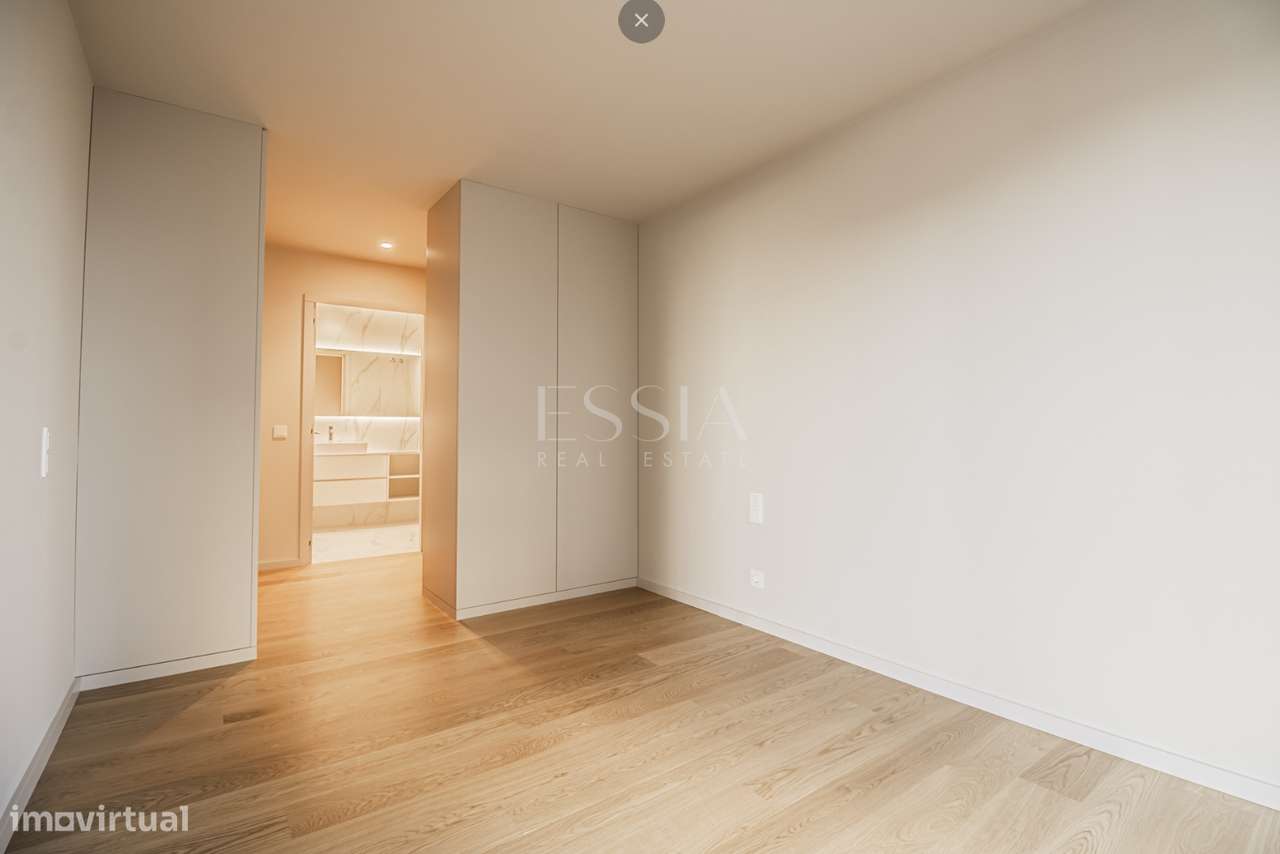 T3 com varanda e lugares de garagem nos Jardins D`Arrábida, VNGaia-13