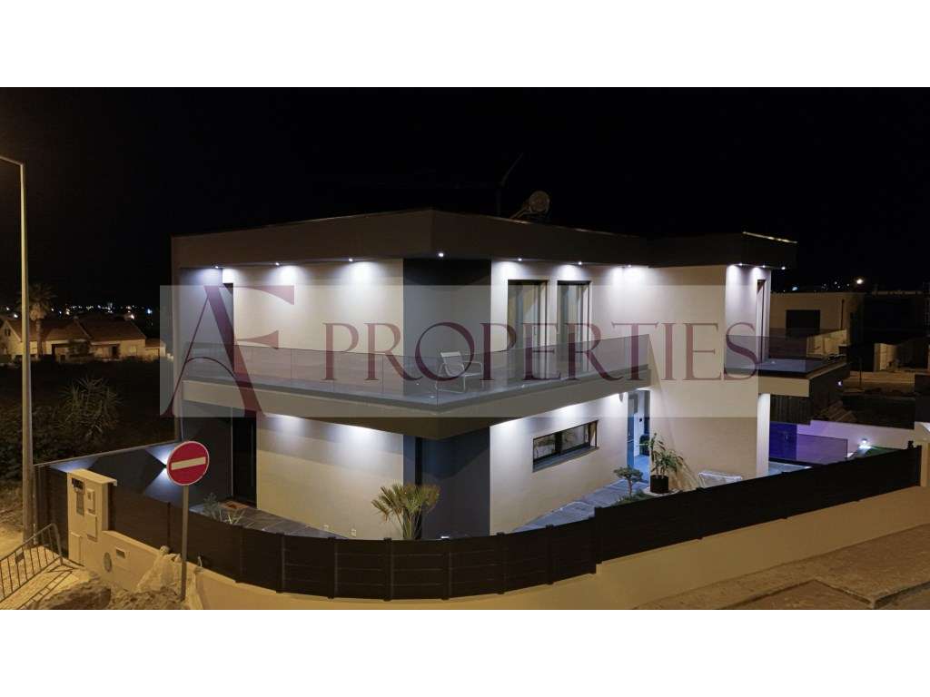 Moradia de luxo isolada com piscina aquecida, jardim e acabamentos ...-56