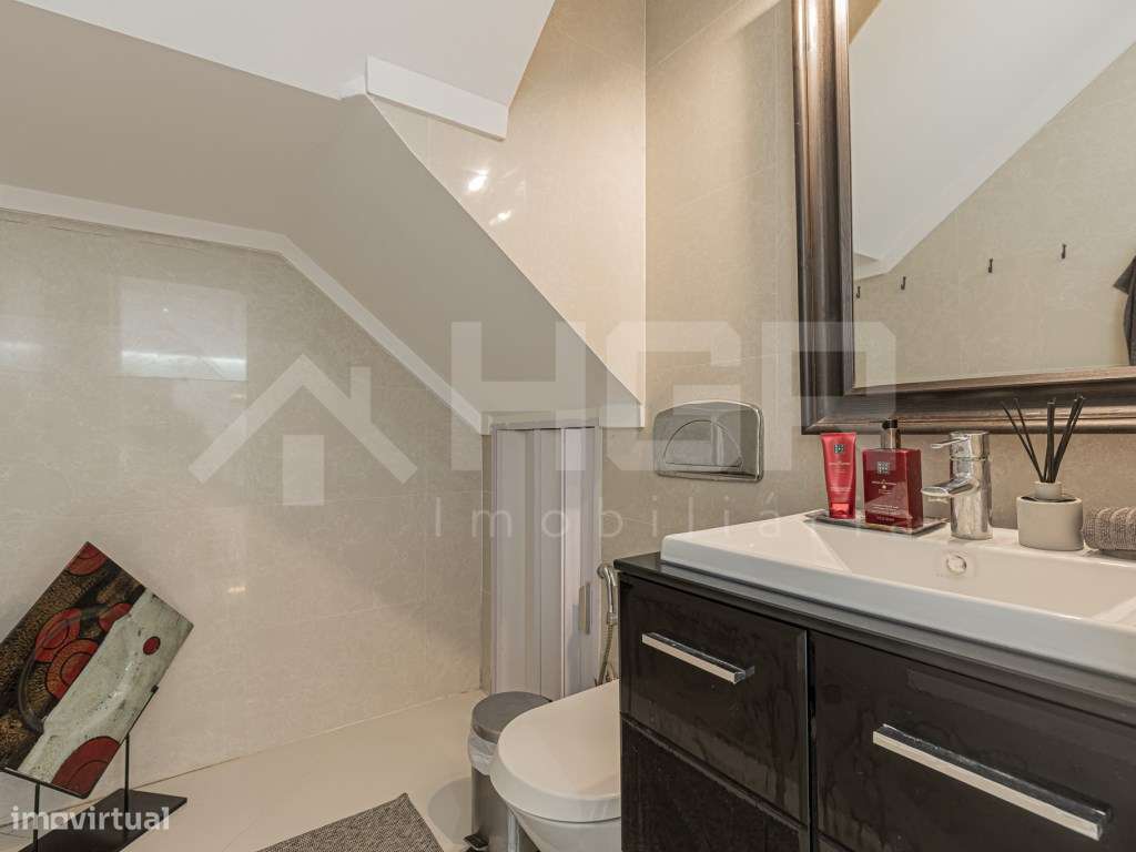 MORADIA V4 | SEMI-NOVA | 2 PISOS | GARAGEM | EXCELENTES ACESSOS ROD...-10