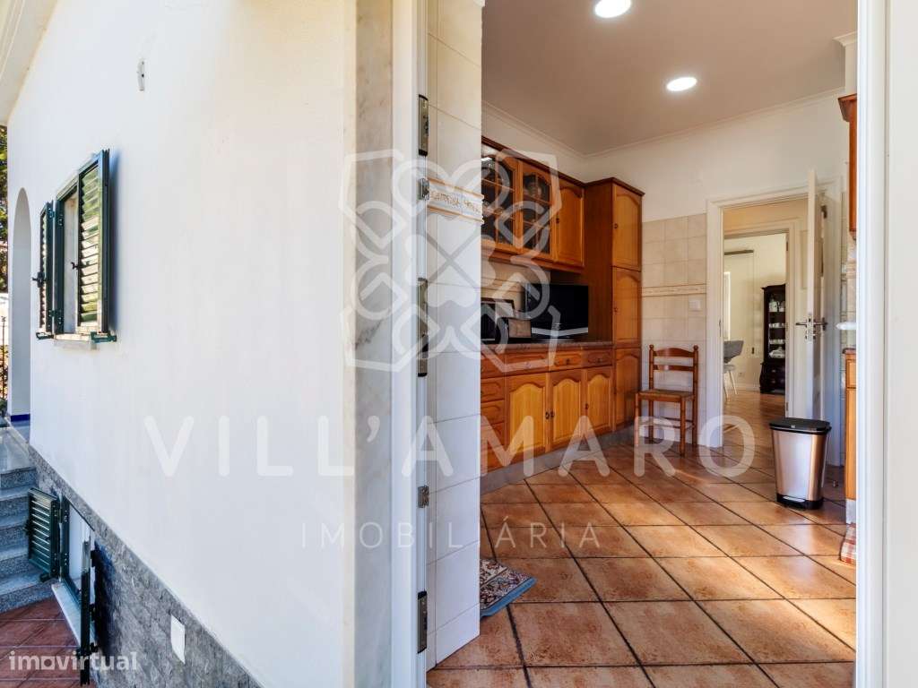 Moradia Bi-familiar térrea T2+1, com cave, renovada, jardim, garage...-42