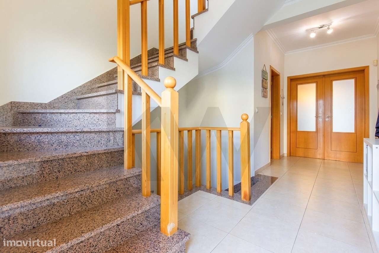 Excelente Moradia T3 - Vale de Milhaços, Corroios – Espaço, Conforto e-9
