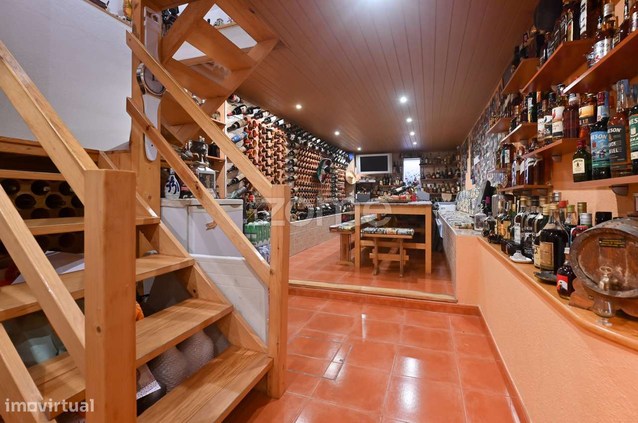 Moradia T3 + 1 remodelada, na Aldeia de Juso (Bairro Chesol)-31