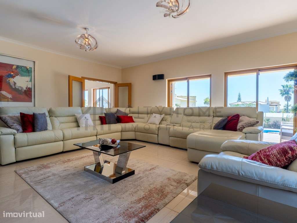Moradia T5 contemporânea com Piscina e vista Mar na Galé em Albufeira - Grande imagem: 5/43