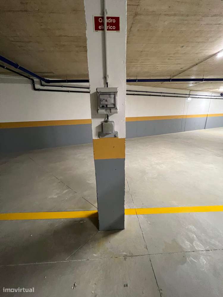 T2  Novo  Gaia Av. República Metro S. Ovídio Lugar Garag Duplo Varanda-36