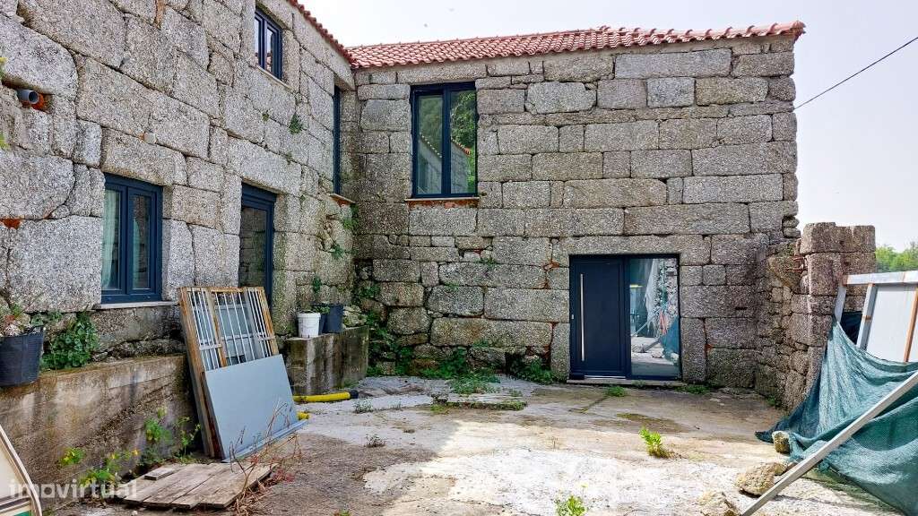 Moradia Ind. V4 p/ concluir c/ piscina - Pinheiro-32