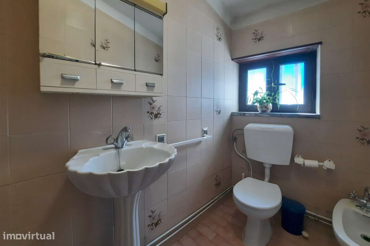 Moradia isolada em Gaeiras, com 4 quartos, jardim e garagem fechada.-11