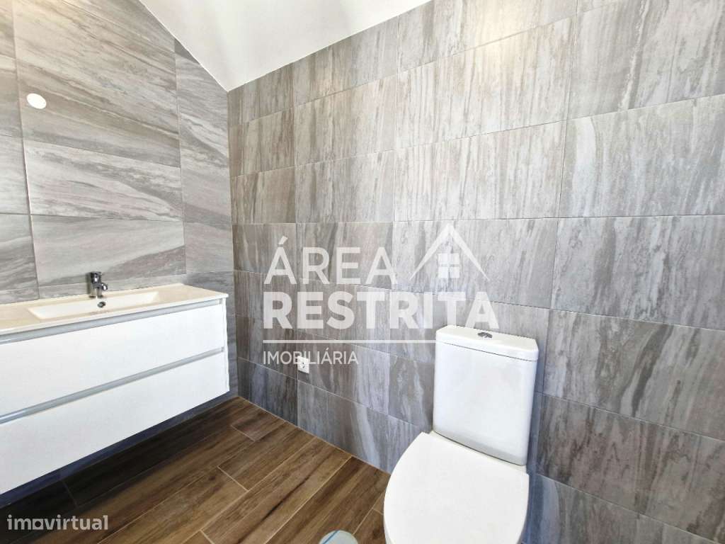 MORADIA T3 GEMINADA COM GARAGEM E TERRAÇO SUPERIOR NA QUINTA DO CONDE-6