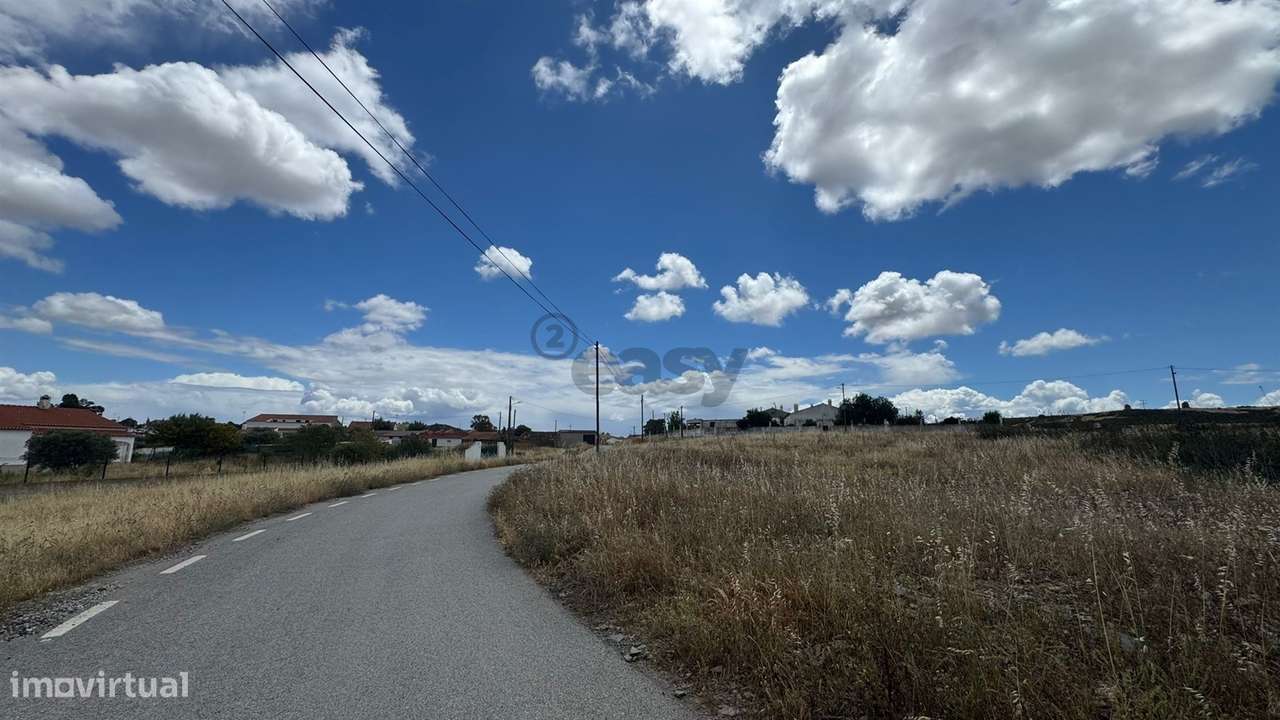 Terreno Urbano para Construção com 1685m2 , São João dos Caldeireiros,-17