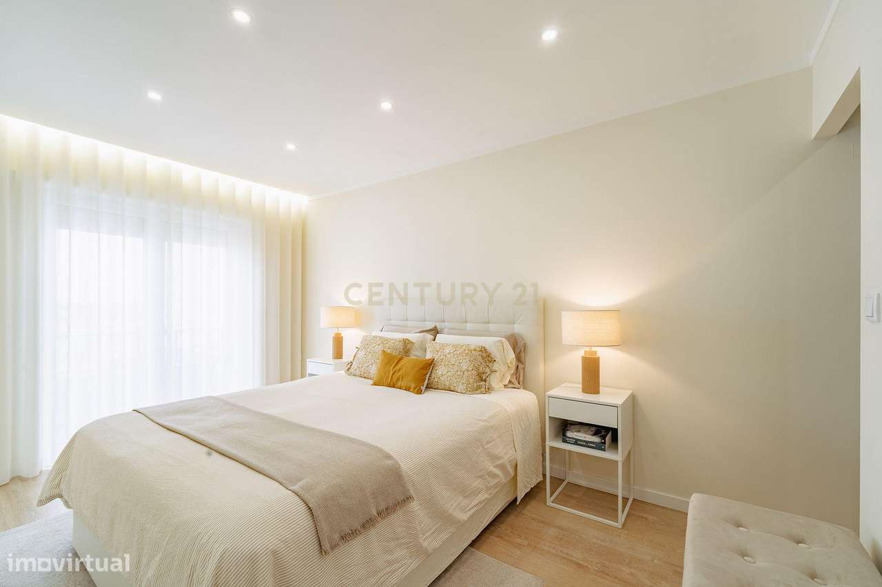 Apartamento T2 Remodelado na Torre da Marinha-21