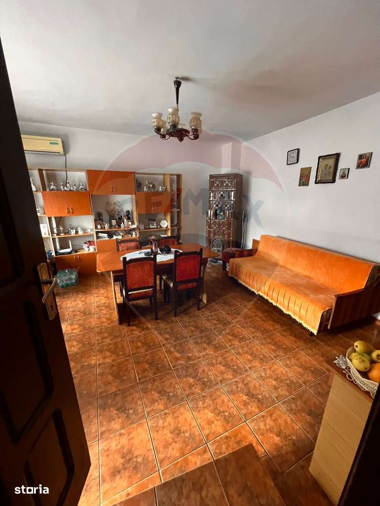 Casă / Vilă cu 11 camere de vânzare - Imagine principală: 3/9