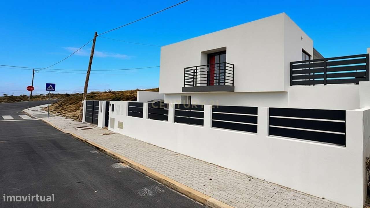 Moradia T3 + 1 com uma vista espetacular em Fonte Santa-32