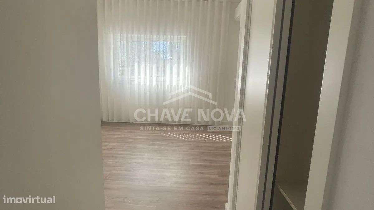 Moradia T4 Totalmente Remodelada em Águas Santas-17