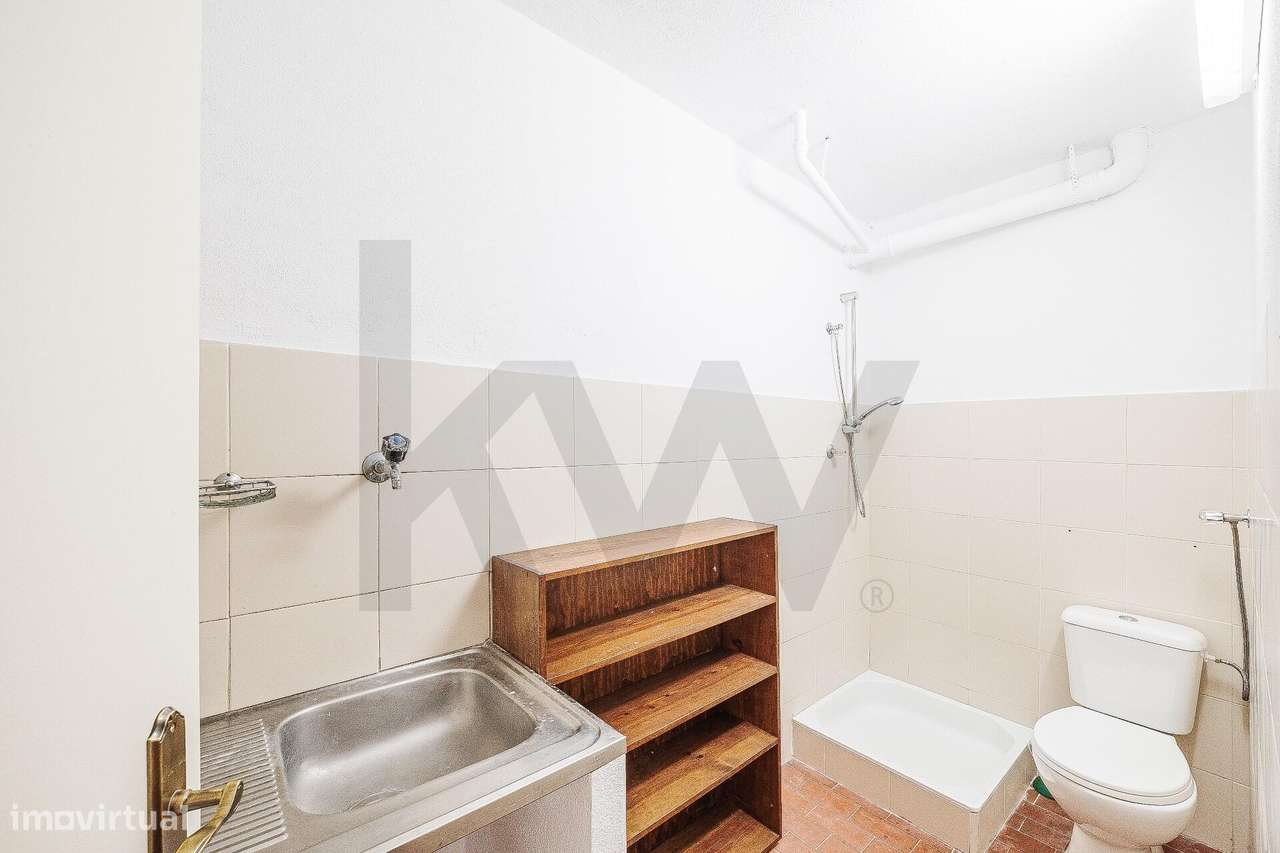 Moradia T3 em banda no Alto do Lagoal — luz natural, espaço e funciona-33