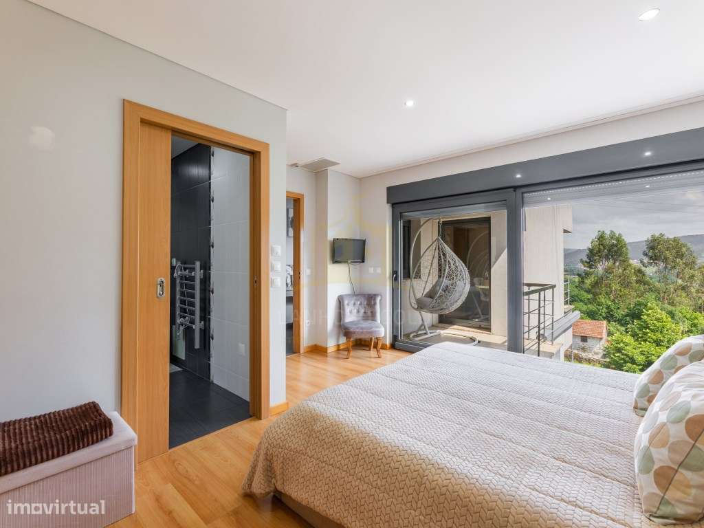 Moradia de Luxo Exclusiva de Arquitetura Moderna-14