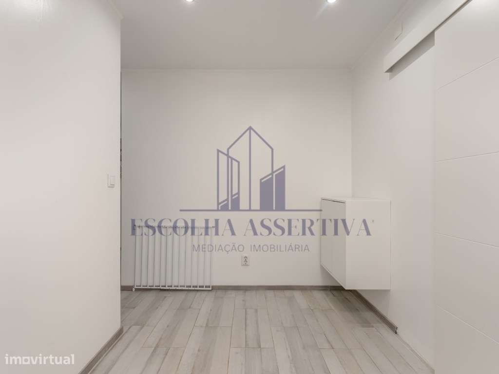 Loja com 95m2 transformada em apartamento T2-5