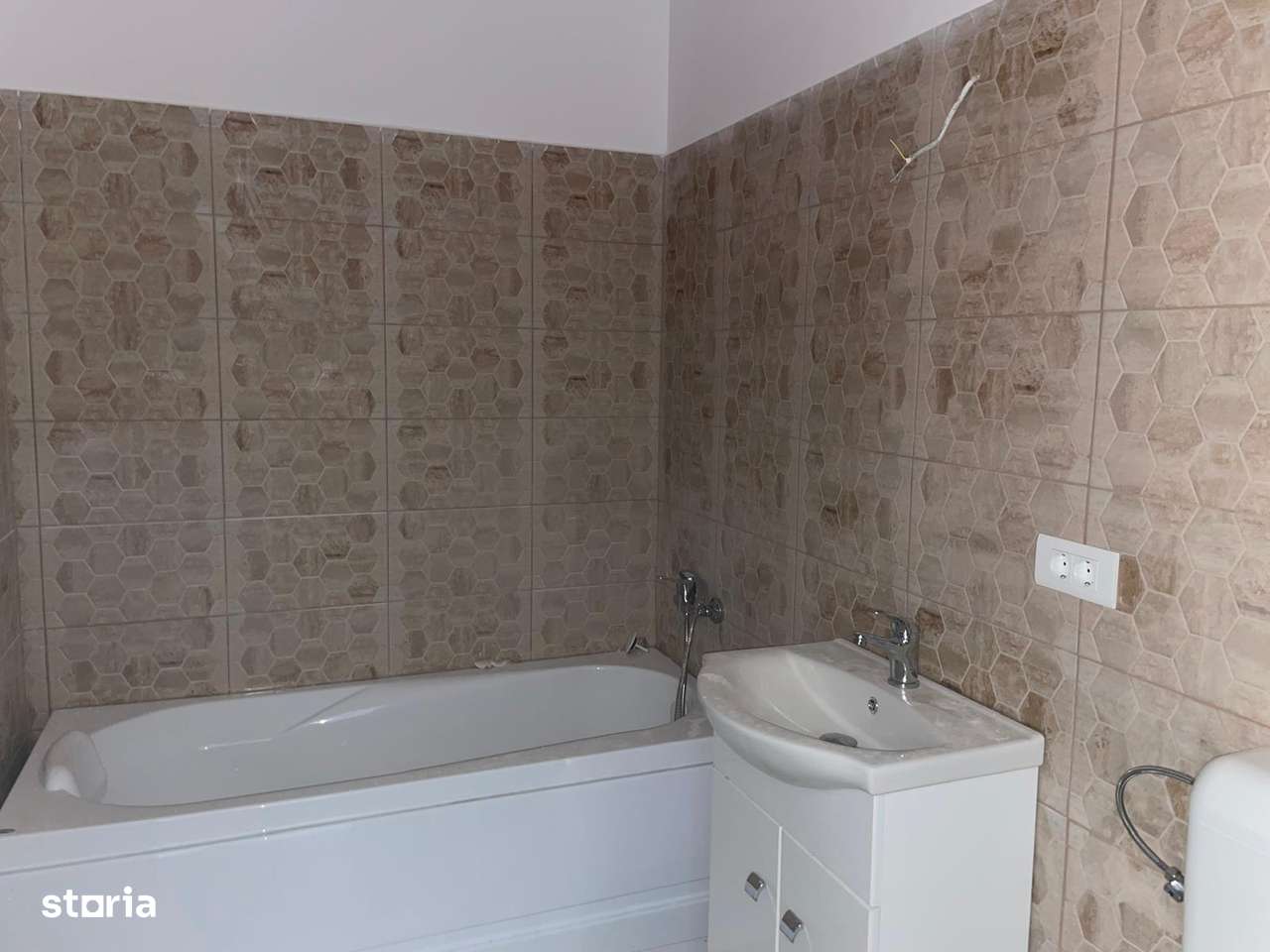 Garsoniera decomandata ,zona Aparatorii Patriei-3