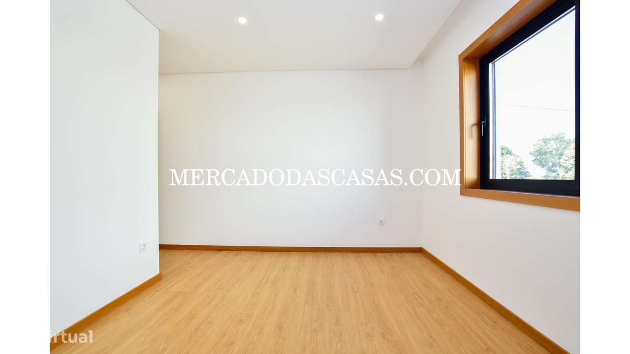 Moradia T3 Nova em S.M.Feira, junto ao castelo-30