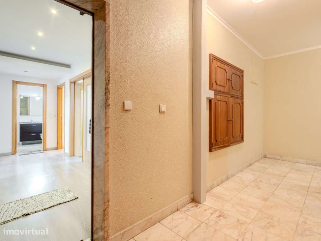 Apartamento T2 no Cacém com Arrecadação | Junto à Estação-20