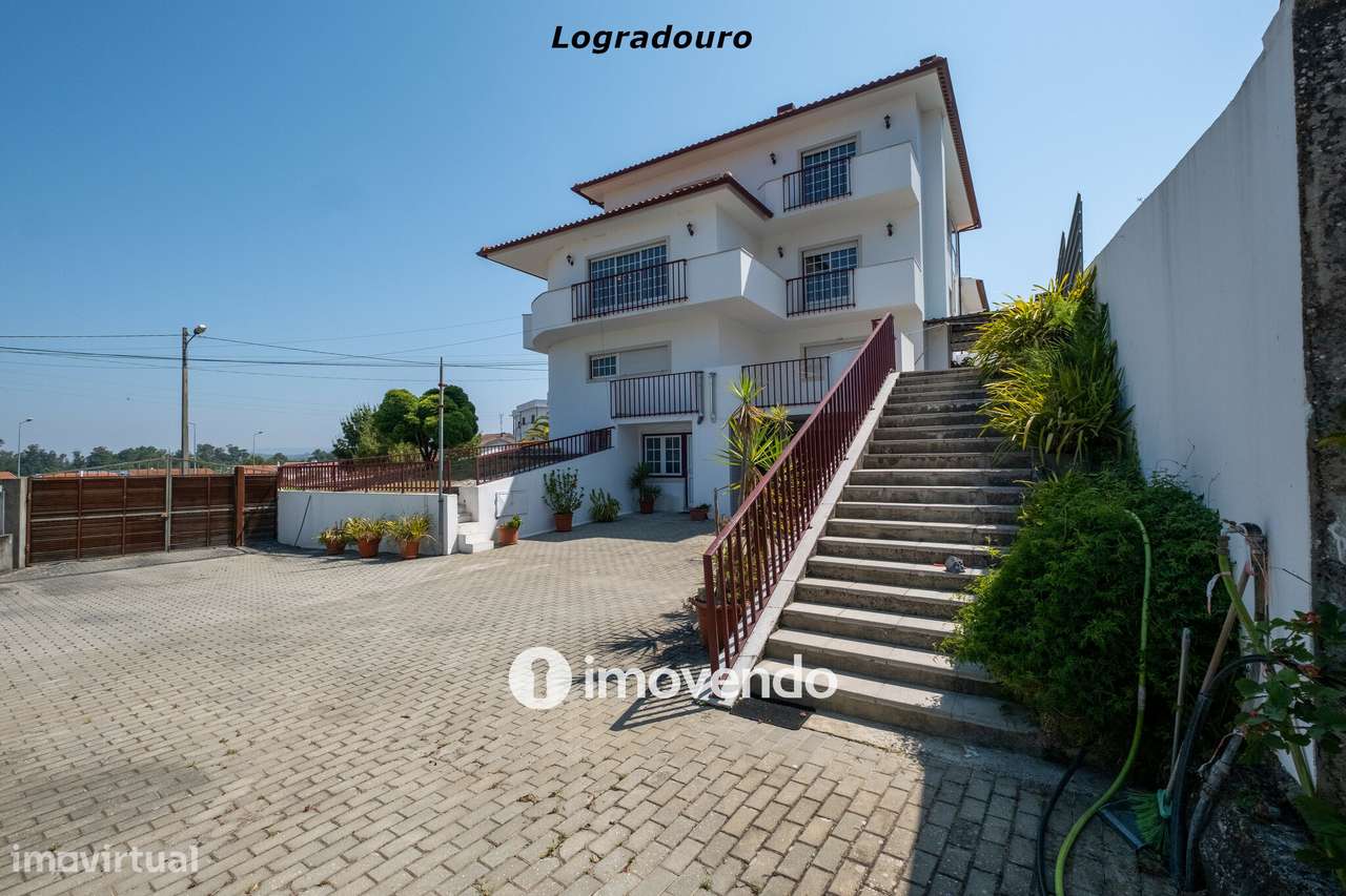 Moradia com terreno de 1.347 m2 e garagem, em São Martinho do Bispo - Grande imagem: 1/60