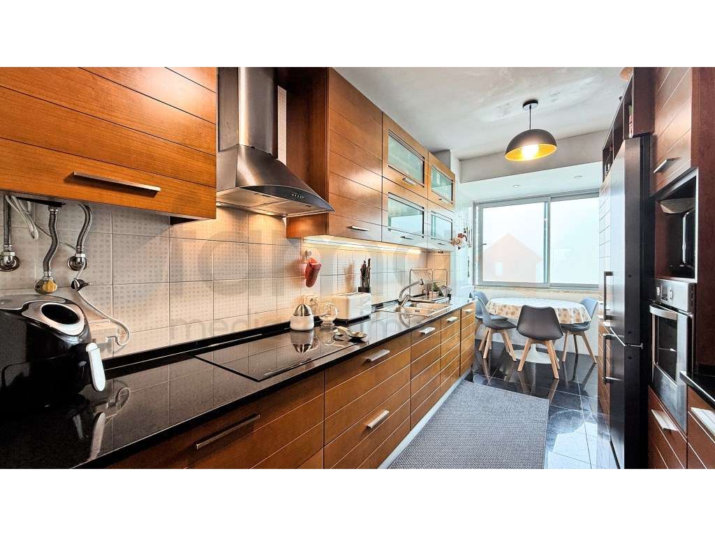 Apartamento T4 em Miraflores-27