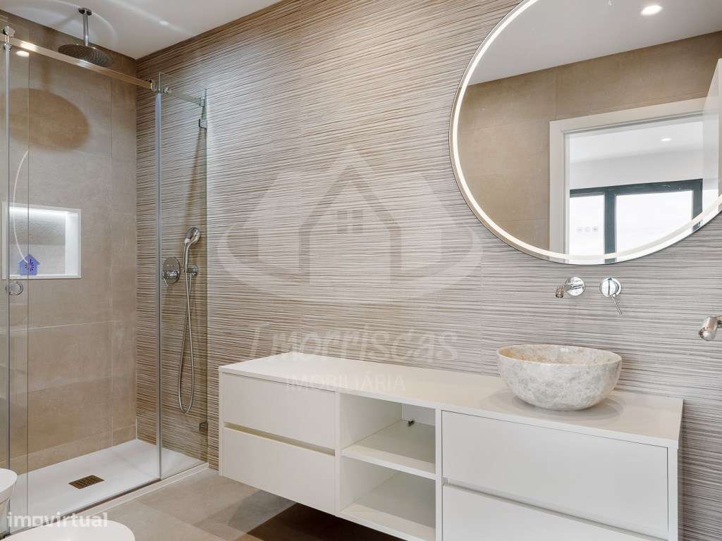 Moradia T4 com piscina e vista panorâmica em São João da Talha-20