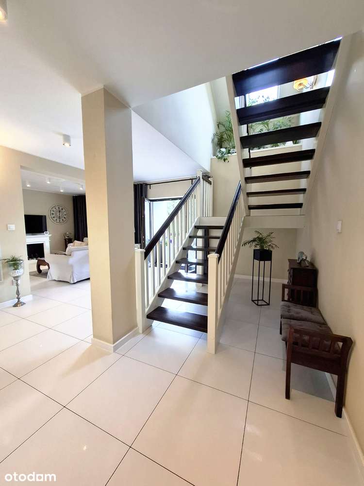 Przestronny dom z garażem w Świerklańcu-10