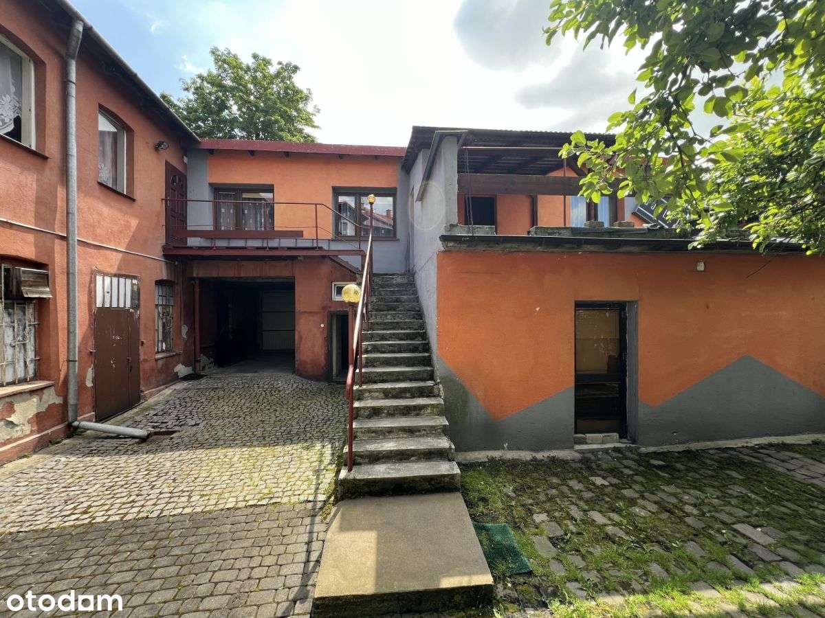 Dom w centrum Żywca z powierzchniami sklepowymi-1