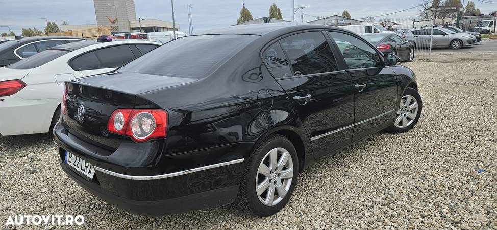 Volkswagen Passat 1.8 TSI Trendline DSG - 19