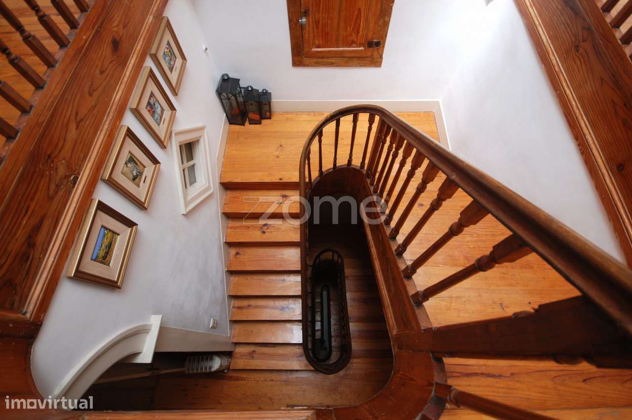 Prédio Singular na Rua do Almada no Porto - Grande imagem: 4/16