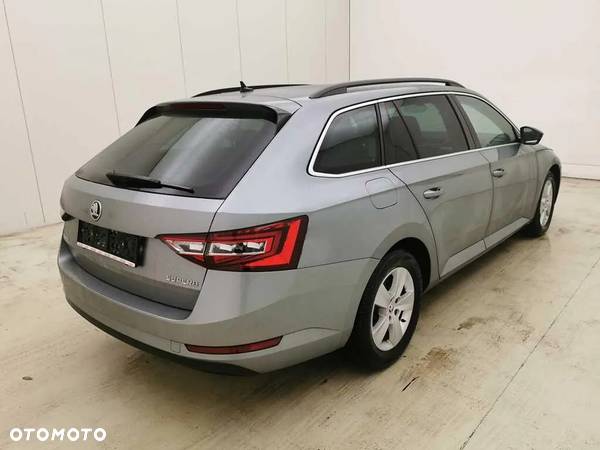 Skoda Superb 1.6 TDI Ambition - 13