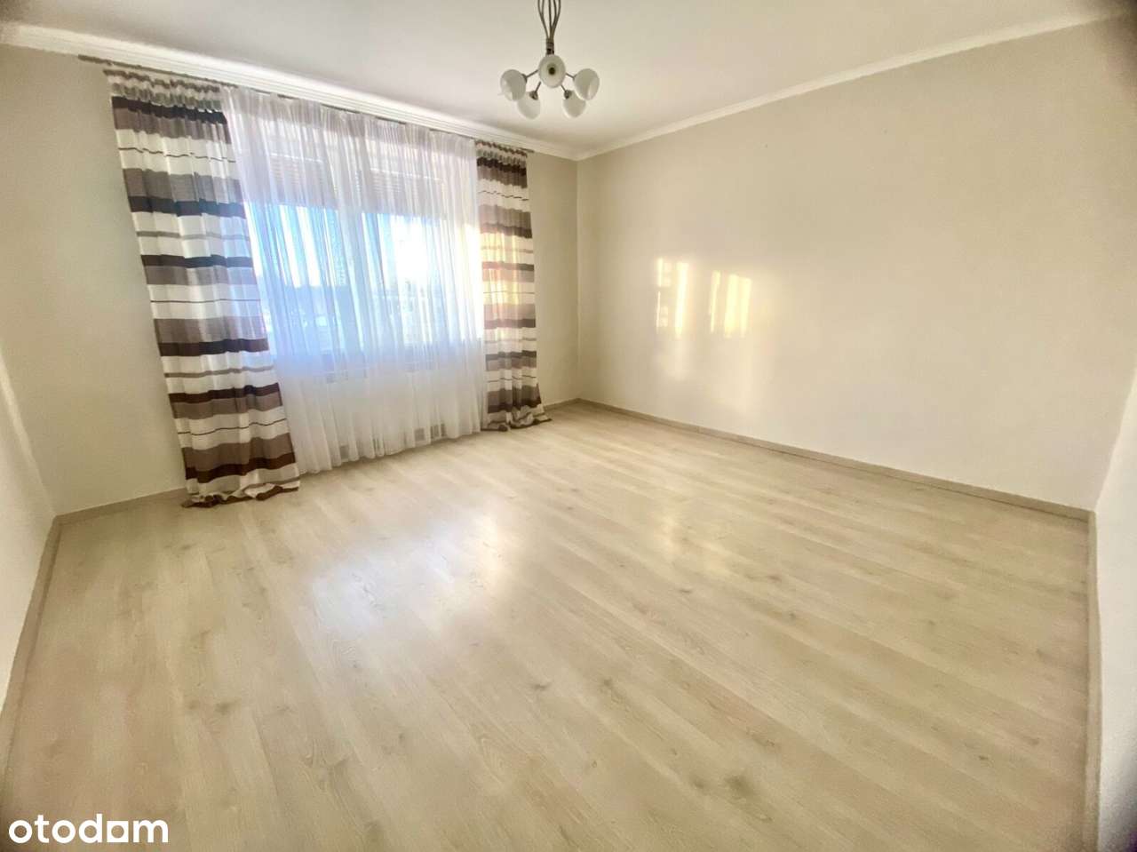 Dom- dwa niezależne pięta/2 x garaż/działka 1400m²-13