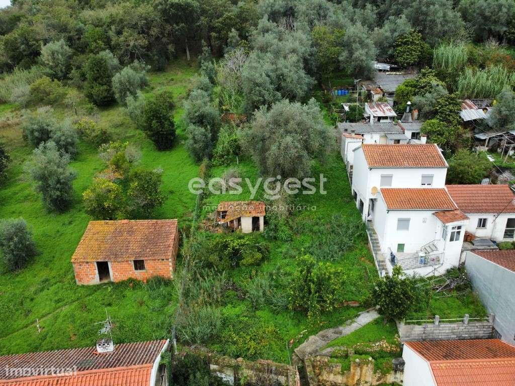 Moradia em ruinas em terreno de 743m2 dentro da cidade de Coimbra - Grande imagem: 4/18