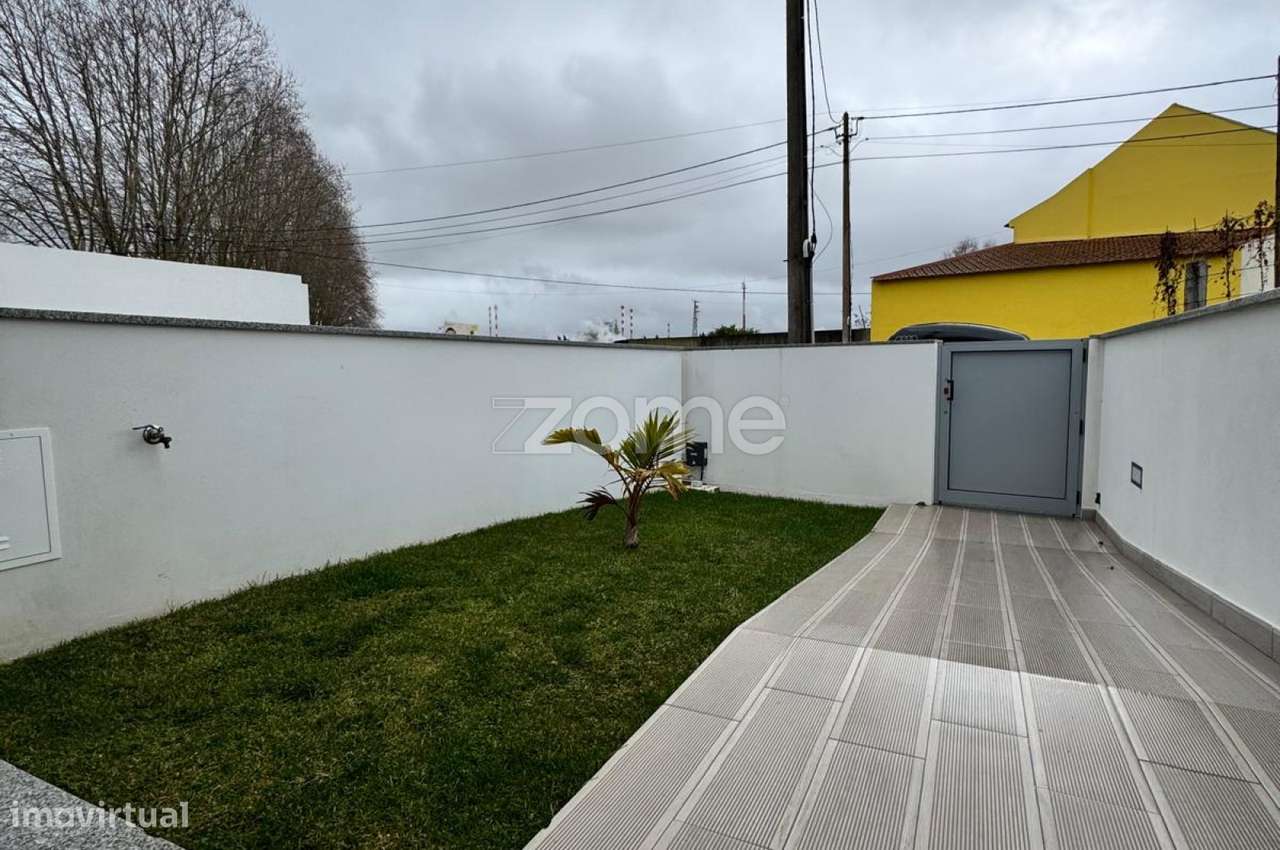 Moradia T4 Semi-Nova c/ Terraço - Jardim em Cacia, Aveiro - Grande imagem: 3/29