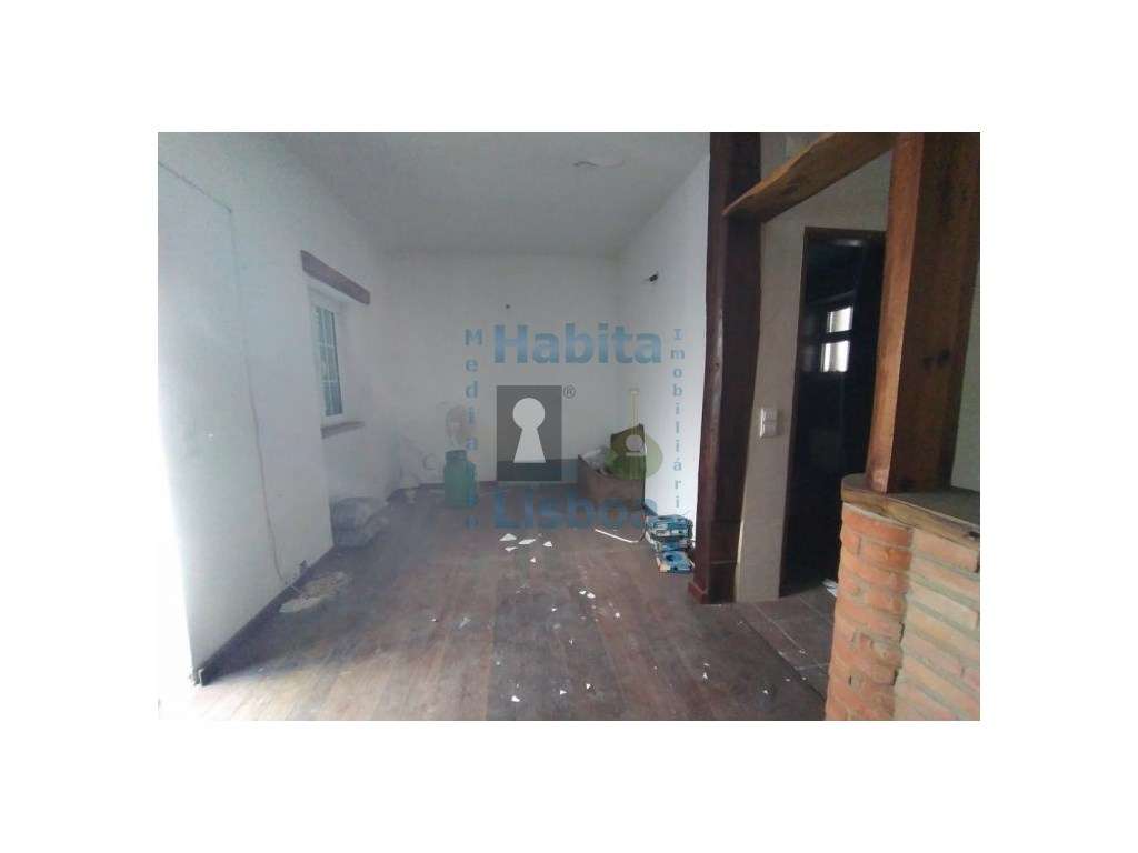 Moradia remodelada com terraço Junto à Baia do Seixal-5