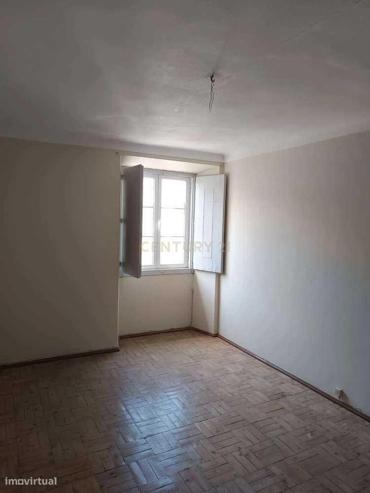 Espaçosa Moradia para Recuperação em Estremoz-6