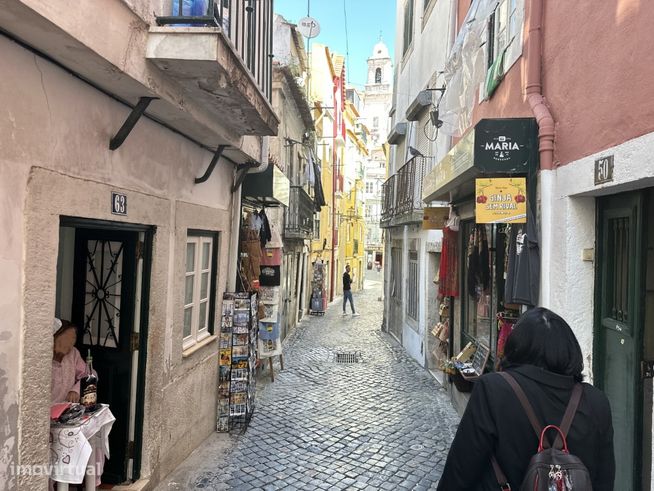 Prédio Típico para Reabilitar em Alfama com Vista Rio e Potencial d...-27
