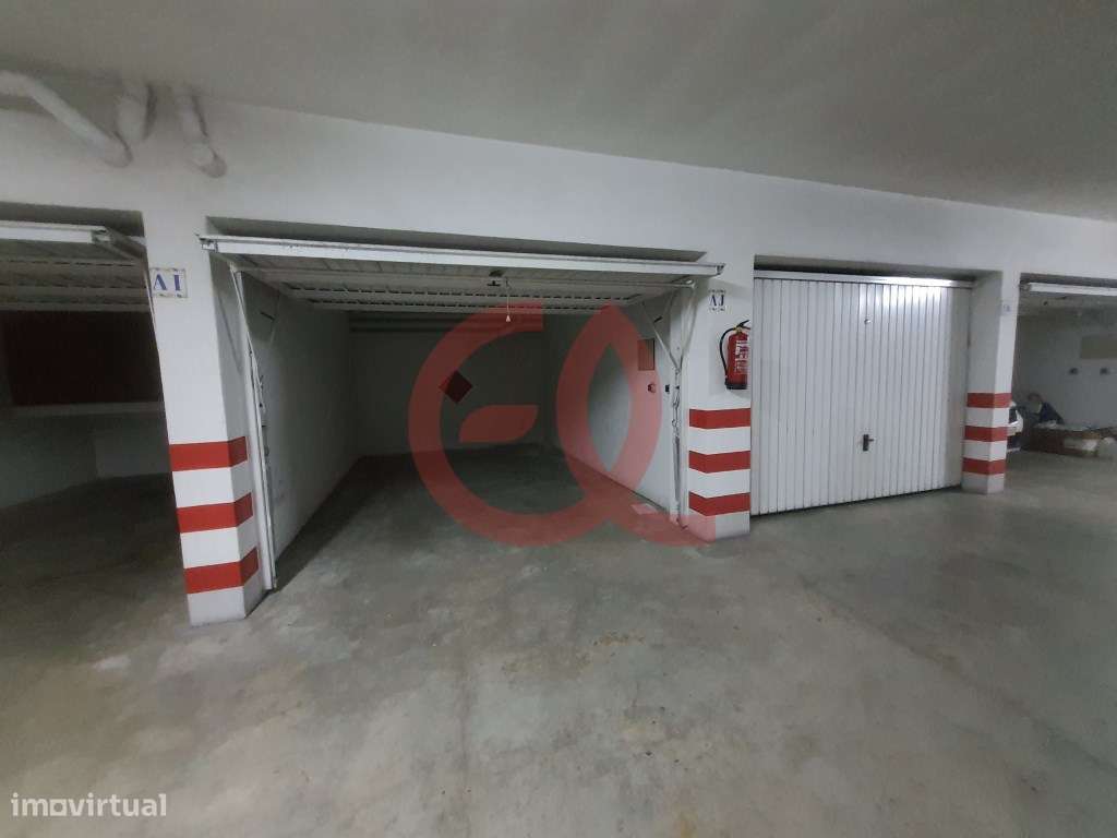 Garagem Fechada - Centro da Cidade - Grande imagem: 2/13