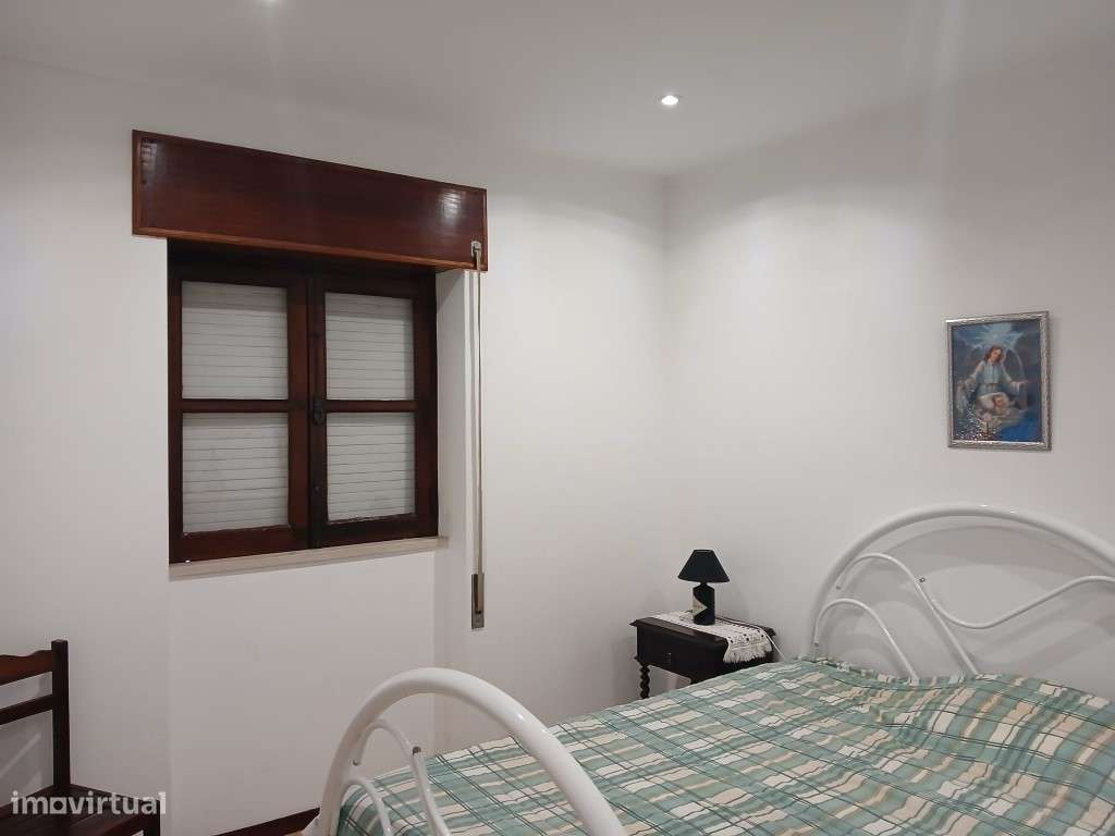 Moradia V3 c quintal no centro de Almeirim - Grande imagem: 4/13