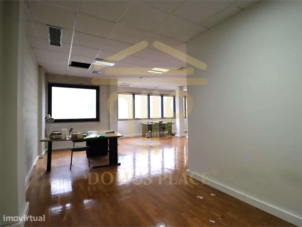 ESCRITÓRIO NO CORAÇÃO DA MAIA COM GARAGEM-8