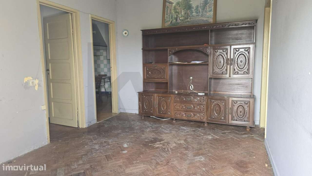 Andar Moradia T2, com espaço exterior, para reabilitar | Santa Joana – - Grande imagem: 5/18