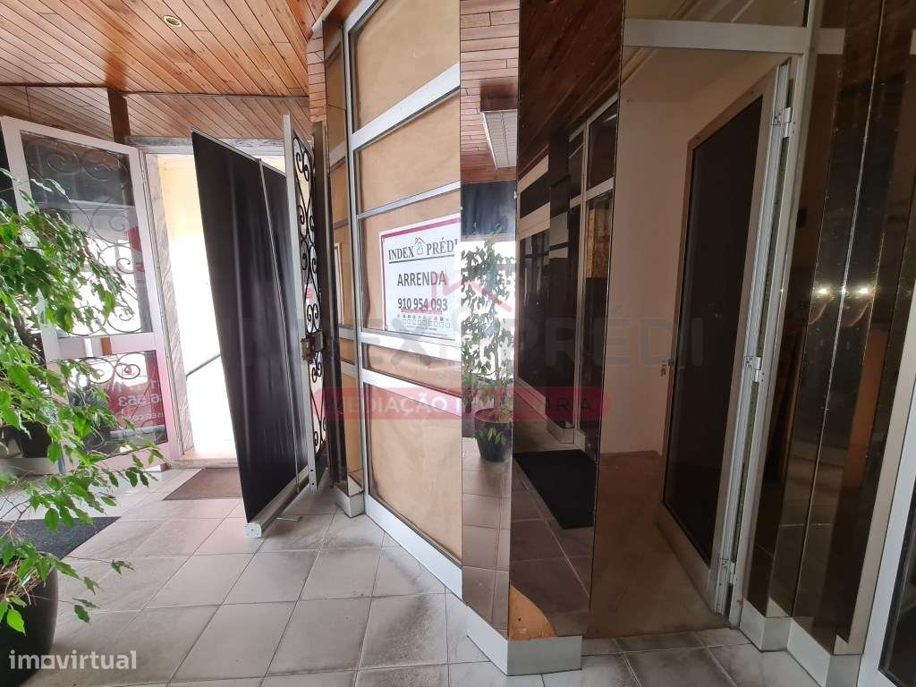 Loja Centro Comercial - F. Foz (disponível em Maio) - Grande imagem: 2/5