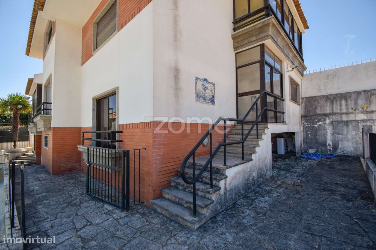 Moradia independente T6 com potencial de renovação em dois terrenos - Grande imagem: 5/50