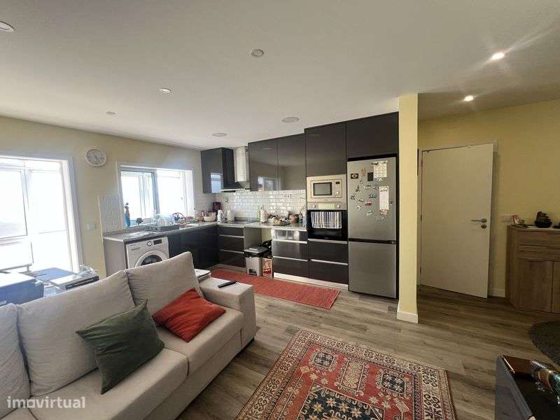 Apartamento T2+1 Maia c/ varanda e Box-1