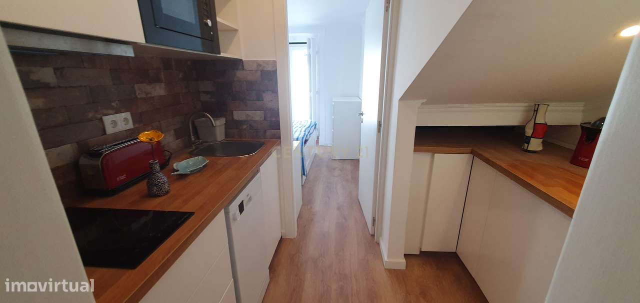 Prédio no Bairro Alto Remodelado com 3 Apartamentos e Loja, um Sonho p-27